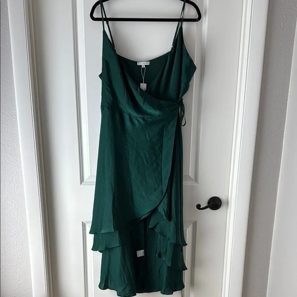 Elegant Green Asymmetrical Wrap Dress - Picture 1 of 4